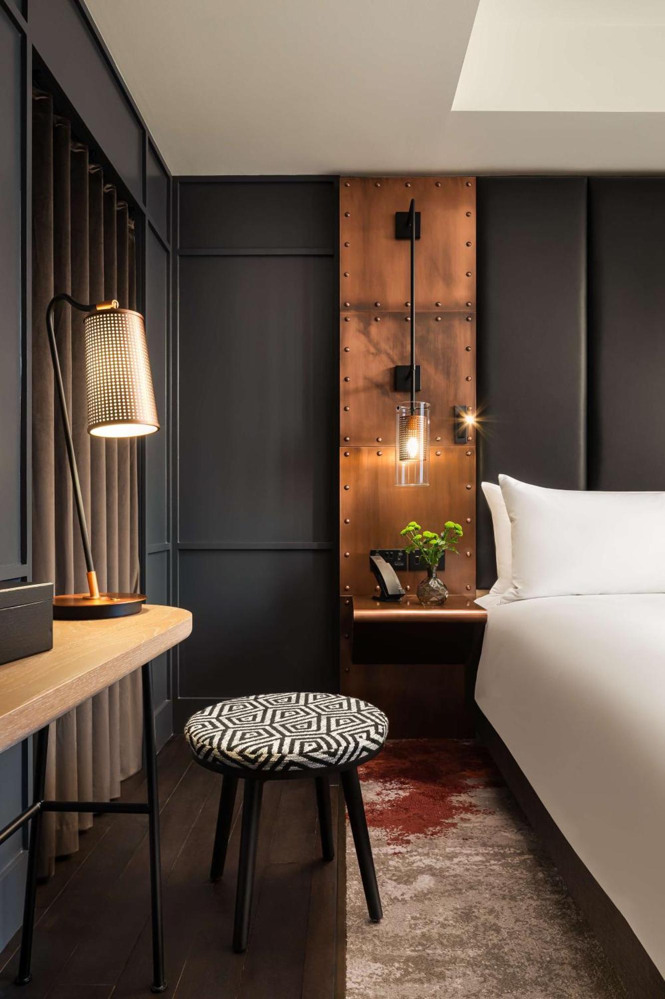 Отель The Gantry London, Curio Collection By Hilton Экстерьер фото