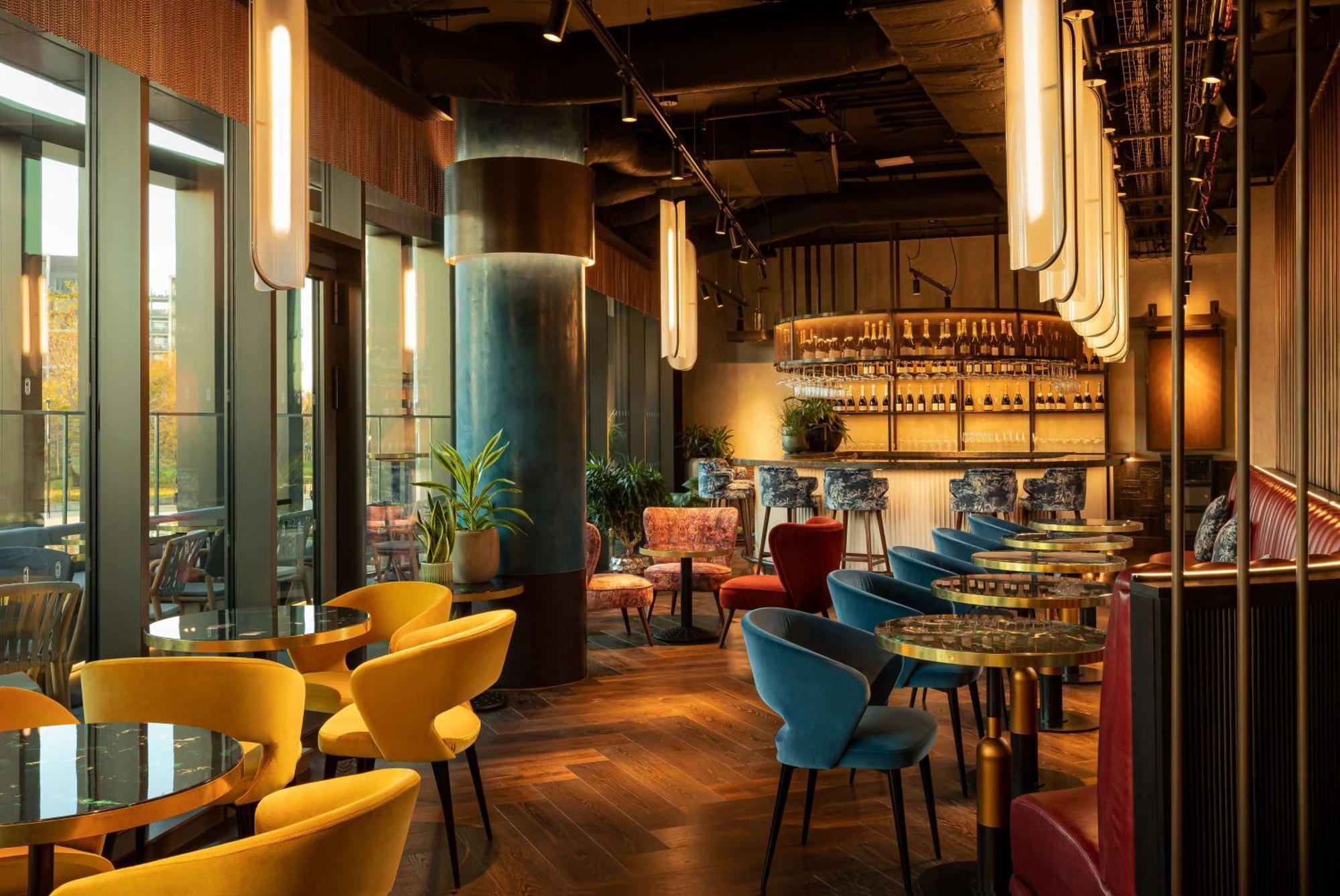 Отель The Gantry London, Curio Collection By Hilton Экстерьер фото